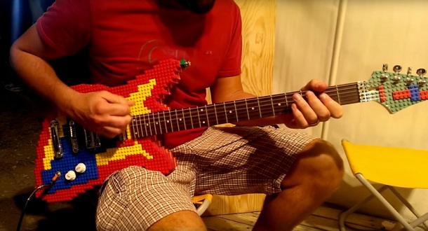 Gitar Listrik dari Lego