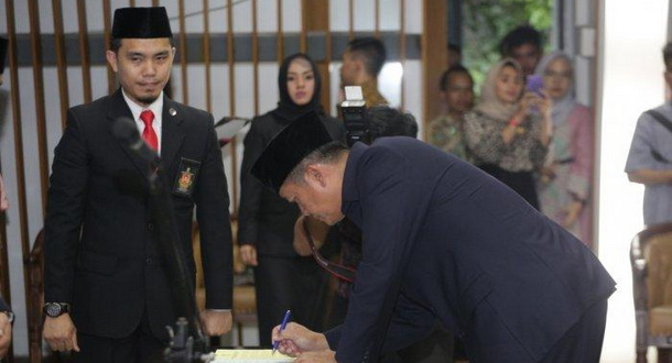 Ema Sumarna Resmi Jabat Sekda Kota Bandung