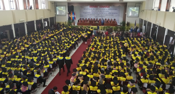 Universitas Widyatama Wisuda 1073 lulusan Jenjang Diploma sampai Magister dari 18 Program Studi
