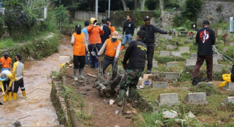 Pemkot Pindahkan Makam Tertimpa Longsor di TPU Cikutra