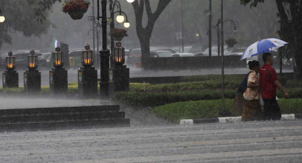 Prakiraan Cuaca Jumat (7/8), BMKG : Potensi Hujan Lokal Terjadi di Bandung Pada Siang Hari