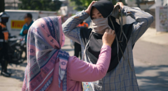 Operasi Gabungan Penggunaan Masker Digelar di Pantai Pangandaran