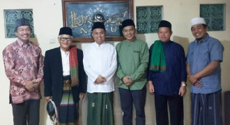 Silaturahmi dengan Ketua PWNU Jabar, Cabup Dadang Supriatna Kunjungi Pesantren Gus Hasan