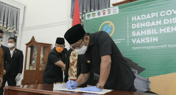 Gubernur Jabar Deklarasikan Pilkada Serentak 2020 di Delapan Daerah Aman dari Covid-19