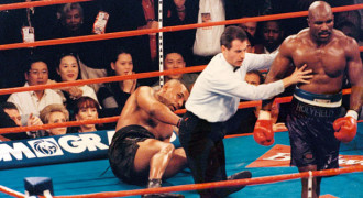 Duel Mike Tyson vs Holyfield Jilid 3 Berpotensi Hasilkan USD 200 Juta