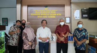 Acil Bimbo Sambangi Balai Disabilitas Wyata Guna Bandung