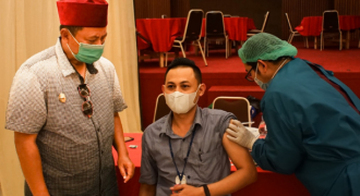 Wagub Jabar Ajak Masyarakat Sosialisasikan Vaksinasi di Media Sosial