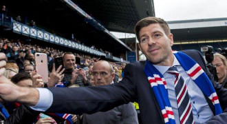Sukses di Skotlandia, Steven Gerrard Digosipkan Latih Aston Villa