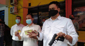 Polisi Amankan Pria di Bandung yang Menembakkan Pistol Secara Brutal di Pasar Caringin