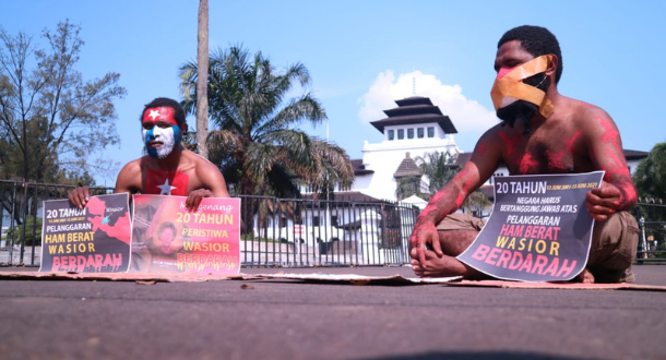 Mahasiswa Papua Lakukan Aksi Tutup Mulut, Peringati Pelanggaran HAM di Wasior 