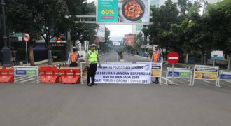 Batasi Mobilitas Warga, 23 Jalan Utama Kota Bandung Ditutup