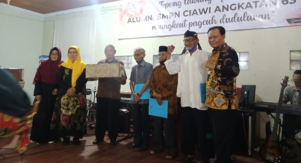Anggota DPRD Yod Mintaraga Hadiri Reuni SMP Negeri Ciawi