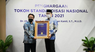 Gubernur Ridwan Kamil Dinobatkan sebagai Tokoh Standardisasi Nasional 2021