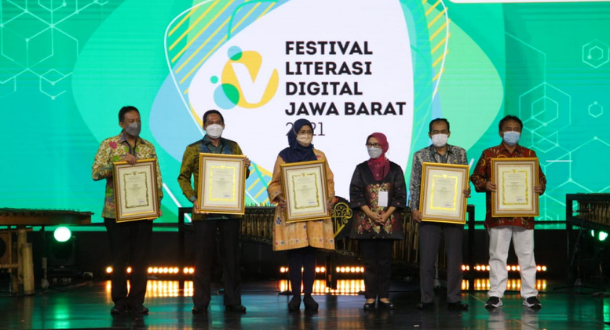 Pemkot Bandung Raih 6 Penghargaan pada Festival Literasi Digital Jawa Barat