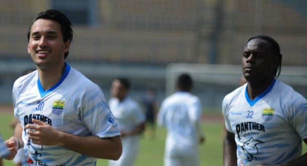 Ezra Walian dan Victor Igbonefo Absen di 3 Laga Awal Seri Keempat, Pelatih Persib Siapkan Antisipasi
