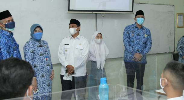 Tinjau PTM 100 Persen di Kota Bekasi, Wagub Jabar Pastikan Telah Laksanakan Protokol Kesehatan