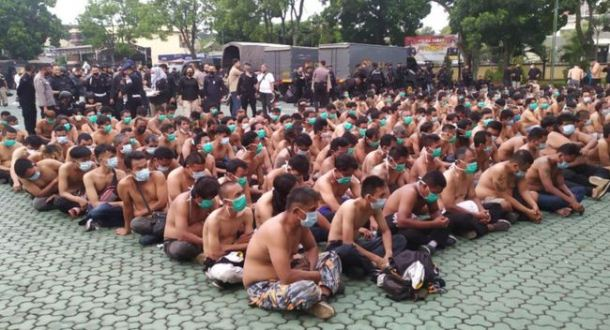 Demo Berujung Anarkistis dan Pengrusakan di Mapolda Jabar, 725 Anggota GMBI Diamankan