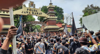 Ridwan Kamil Minta Polisi Tindak Tegas Pendemo Anarkistis di Mapolda Jabar