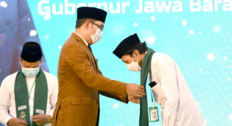 Gubernur Ridwan Kamil Wisuda 2.000 Penghapal Alquran