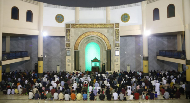 Masjid Raya Bandung Gelar Tarawih Kembali seusai 2 Tahun Terhenti akibat Pandemi