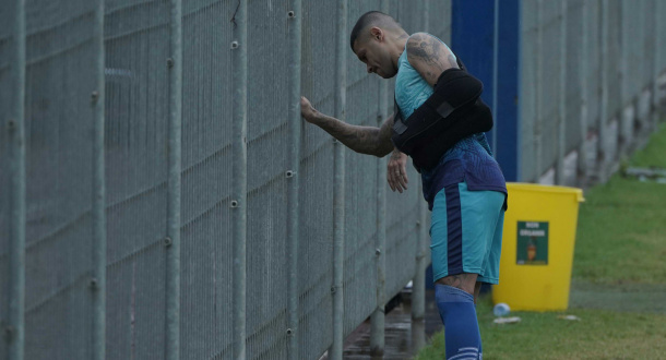 Gunakan Penyangga Tangan, Ciro Alves Mulai Ikuti Latihan Tim Persib