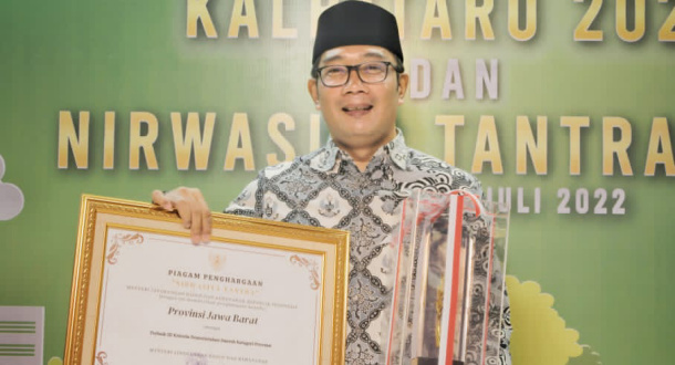 Terapkan Kebijakan Pelestarian Lingkungan, Gubernur Ridwan Kamil Raih Penghargaan Nirwasita Tantra