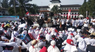 Ribuan Nakes dan Non Nakes Demo di Gedung Sate, Tolak Penghapusan Honorer