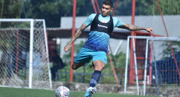 Siap Bangkit, Ciro Alves Bertekad Bawa Persib Kembali ke Jalur Kemenangan