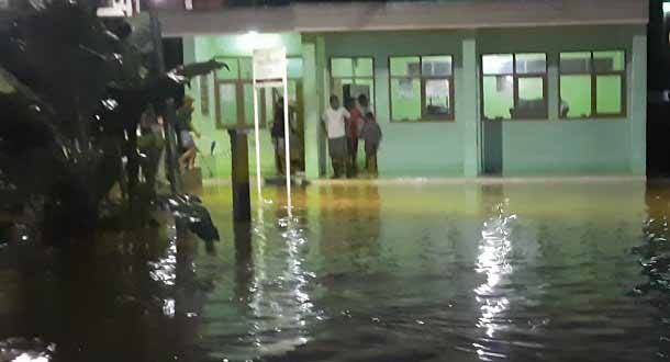 Akibat Hujan Deras, Banjir Rendam Puluhan Rumah dan Fasum di Cicurug Sukabumi 