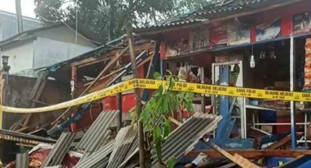 Rumah Warga di Nyalindung, Sukabumi Dirusak Massa, Diduga Terkait Pembunuhan Perangkat Desa 
