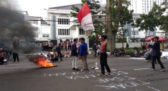 Mahasiswa Bandung Gelar Demo Protes Kenaikan Harga BBM Subsidi 