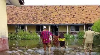 Terpaksa Libur Akibat Rob, Murid SD Mayangan, Legonkulon Subang: Sekolah Kami Kebanjiran Terus