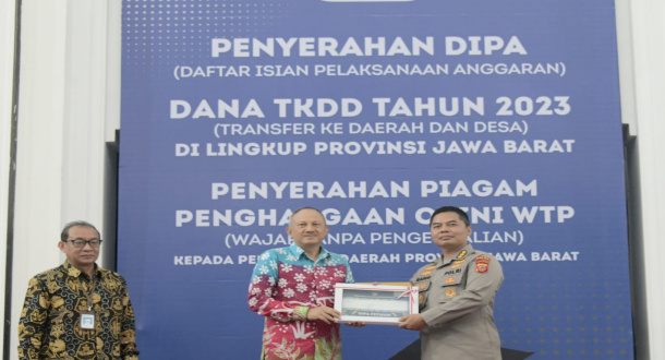 Pemdaprov Jabar Serahkan DIPA dan TKD 2023 kepada Seluruh Bupati/Wali Kota dan Satker Se-Jawa Barat 
