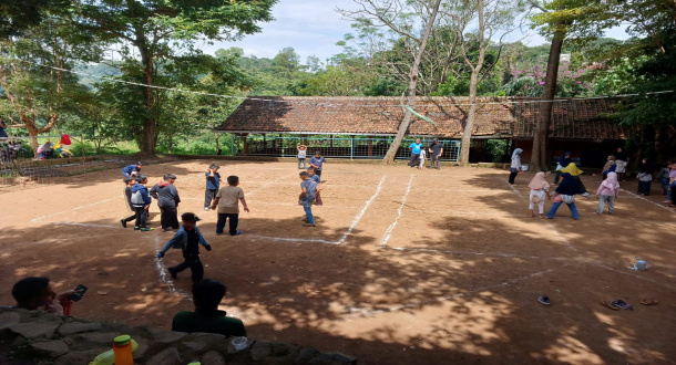 Kemerdekaan Siswa Jadi Fokus Utama di Sekolah Alam Bandung