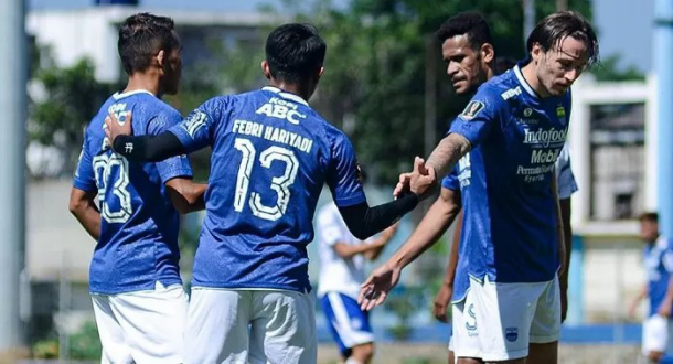 Persib hadapi Borneo FC; Kuipers Absen, Klok dan Febri Siap Diturunkan