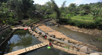 DLHK Sebut Kualitas 20 Sungai di Bandung Membaik