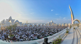 Ribuan Warga Padati Salat Ied di Masjid Al Jabbar
