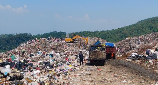 Sampah Menggunung,DPRD Minta TPA Sarimukti Ditutup
