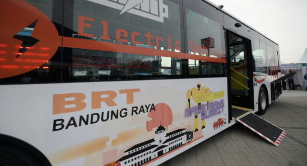 Ridwan Kamil Resmikan BRT Listrik Bandung Raya