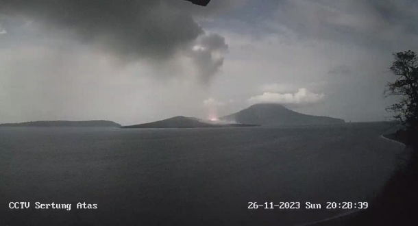 Gunung Anak Krakatau Berstatus Siaga