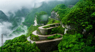 Gunung Tianmen Destinasi Menantang & Uji Adrenalin