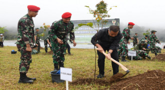 Bey Apresiasi TNI Jaga Kelestarian Situ Lembang