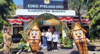 Pasangan ASLINA Pendaftar Pertama di Pilbup Subang