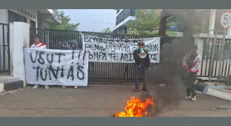 Demo Mahasiswa Bongkar Kasus Korupsi Dinas BMSDA