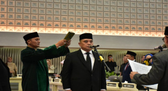 Syahrir Dilantik Jadi PAW Anggota DPRD Jabar