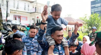 TNI AU Beri Trauma Healing Untuk Anak-anak 