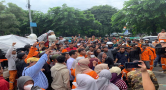 Ratusan PHL Kali Asem Geruduk DPRD Kota Bekasi