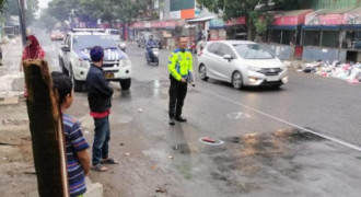 Pejalan Kaki Tewas Usai Tertabrak Mobil di Bandung