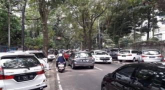 Sopir Bus Kena Getok Parkir Rp.150 Ribu di Bandung