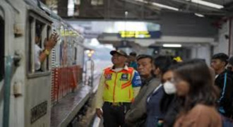 Penumpang Commuter Line Bandung Tembus 1,1 Juta